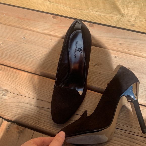 Black High-heel Closed Toed Shoe With Silver Detailing at top of Heel - Picture 3 of 4